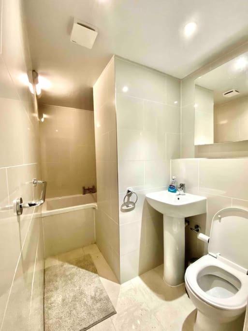 2Bdr Modern Apartment In Hammersmith West 런던 외부 사진